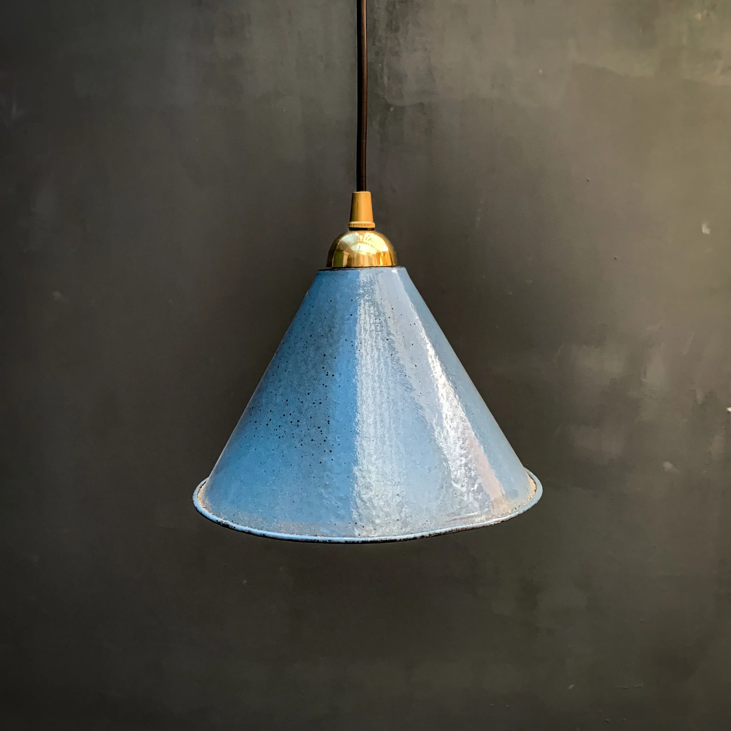 coupelle émail cône bleu suspension