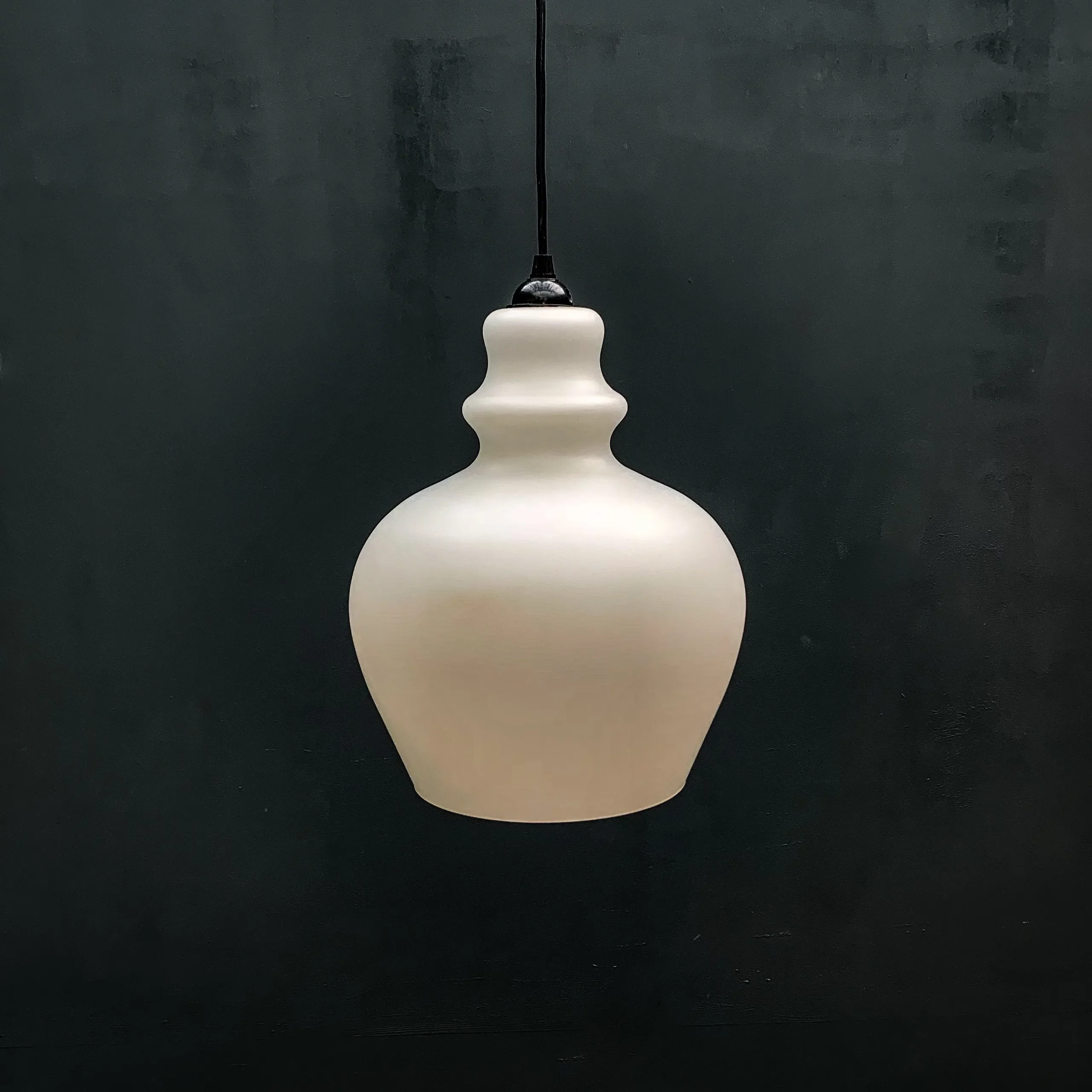 forme blanche opaline suspension