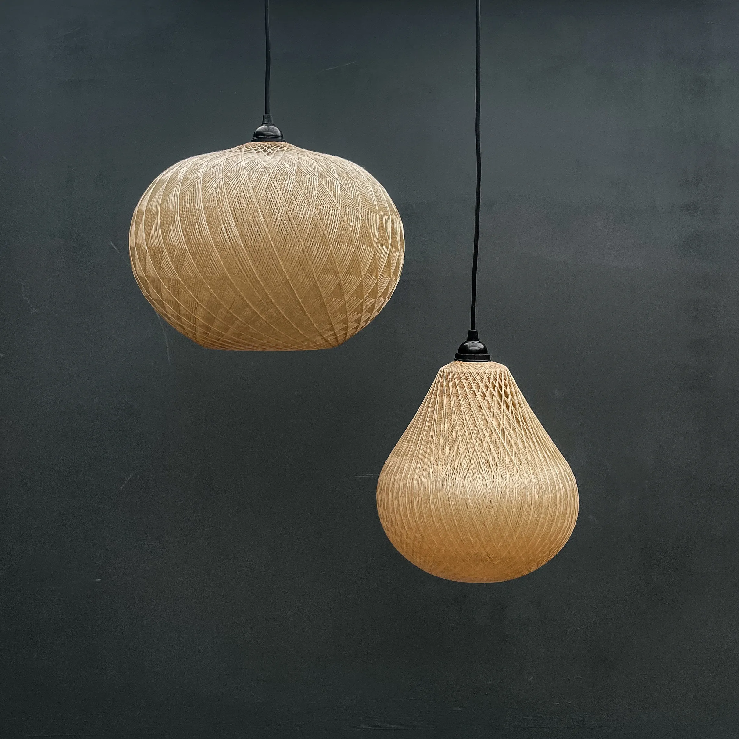 formes beige rotin suspension abat jour