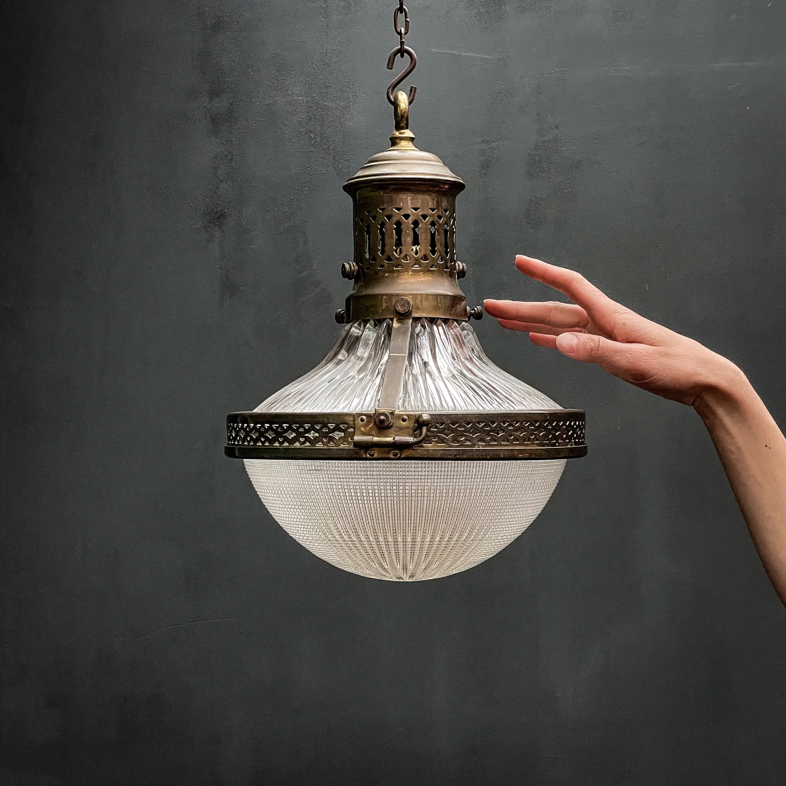 lustre verre blanc et laiton