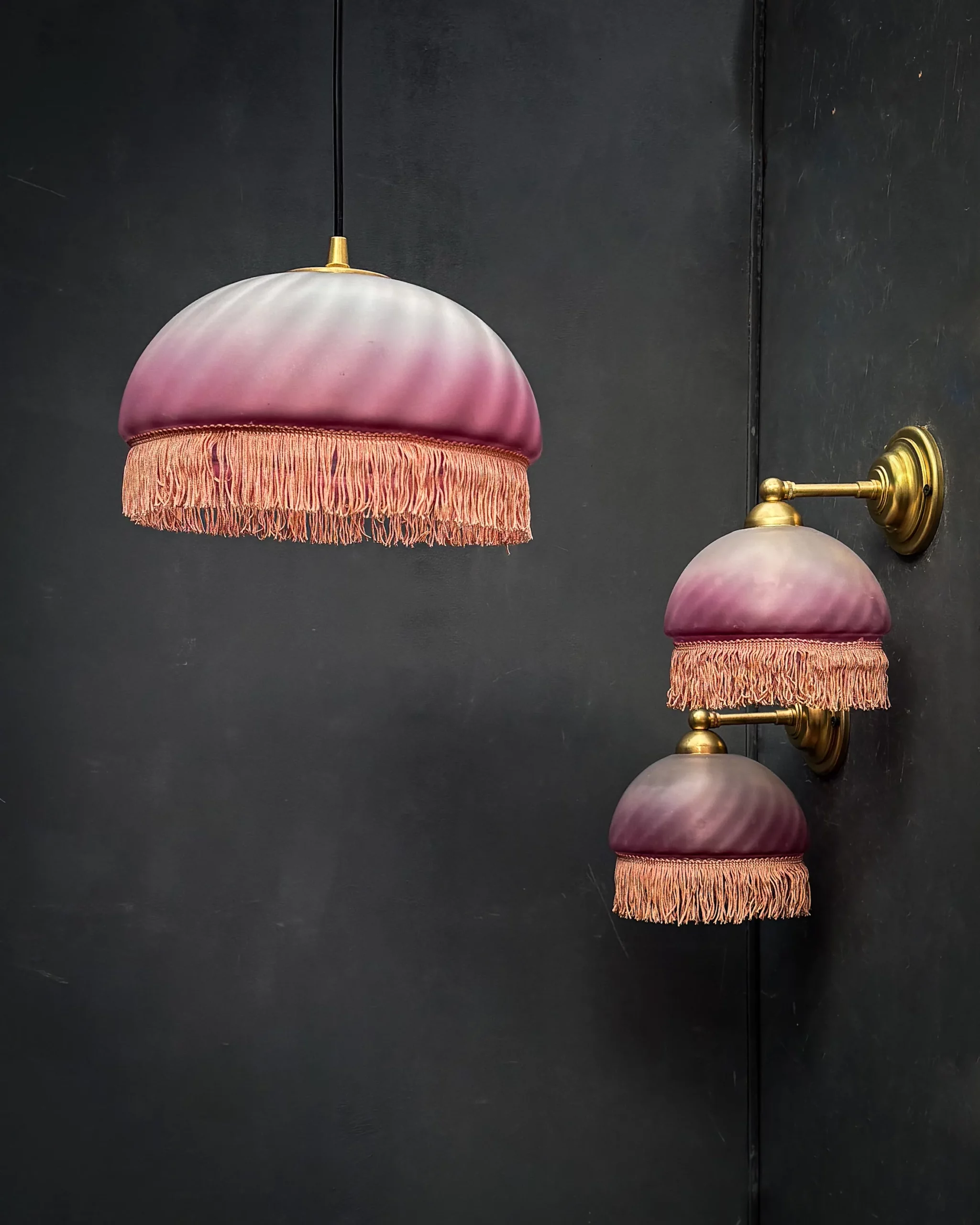 suspension et applique rose pastel franges rose pastel dégradé méduse