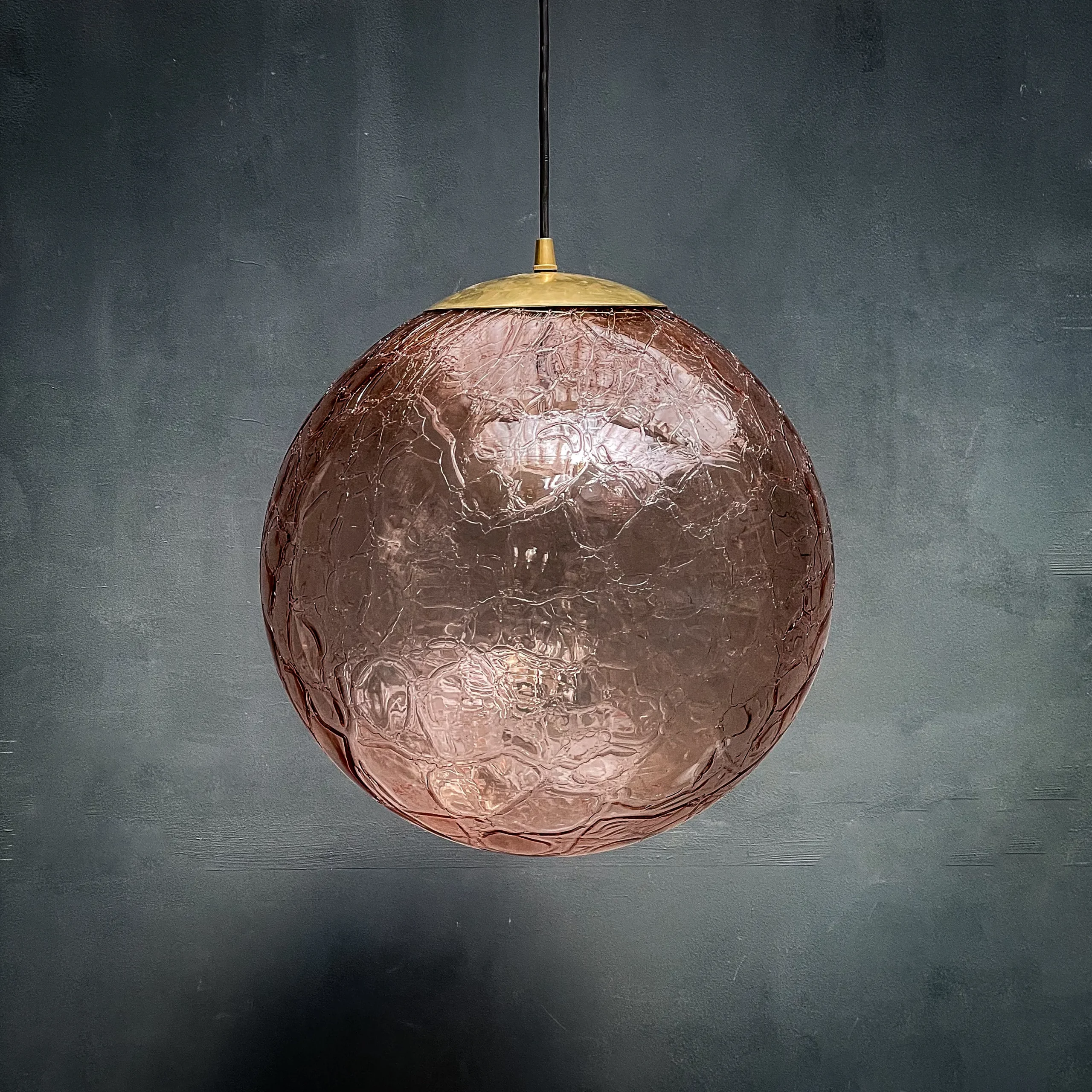 suspension globe ambré rose fumé transparent