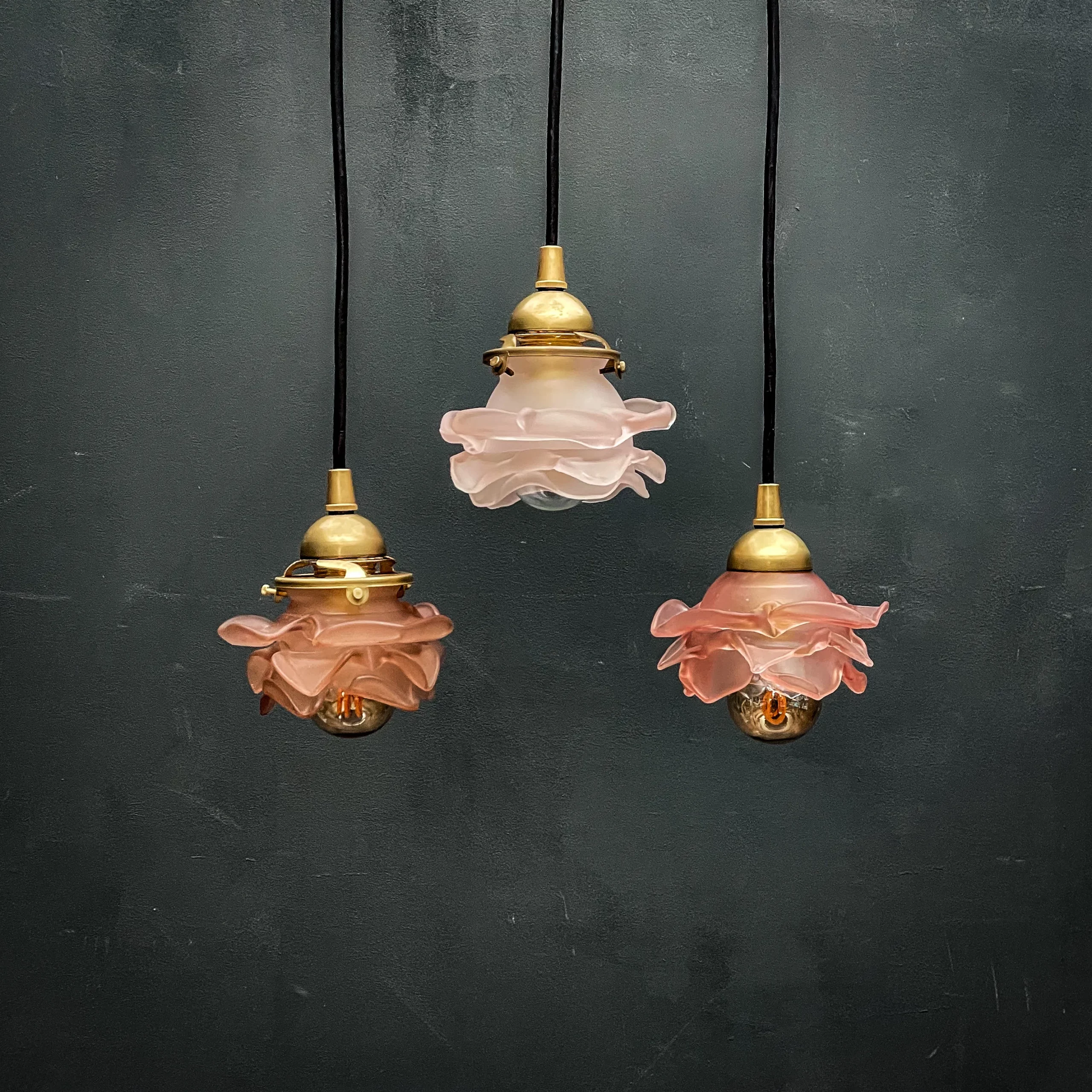 suspension verre rose petites roses fleurs
