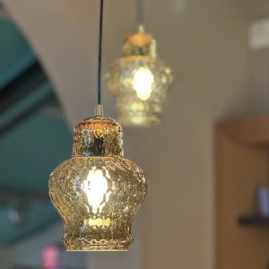 Suspension ambrée alvéoles moyen format